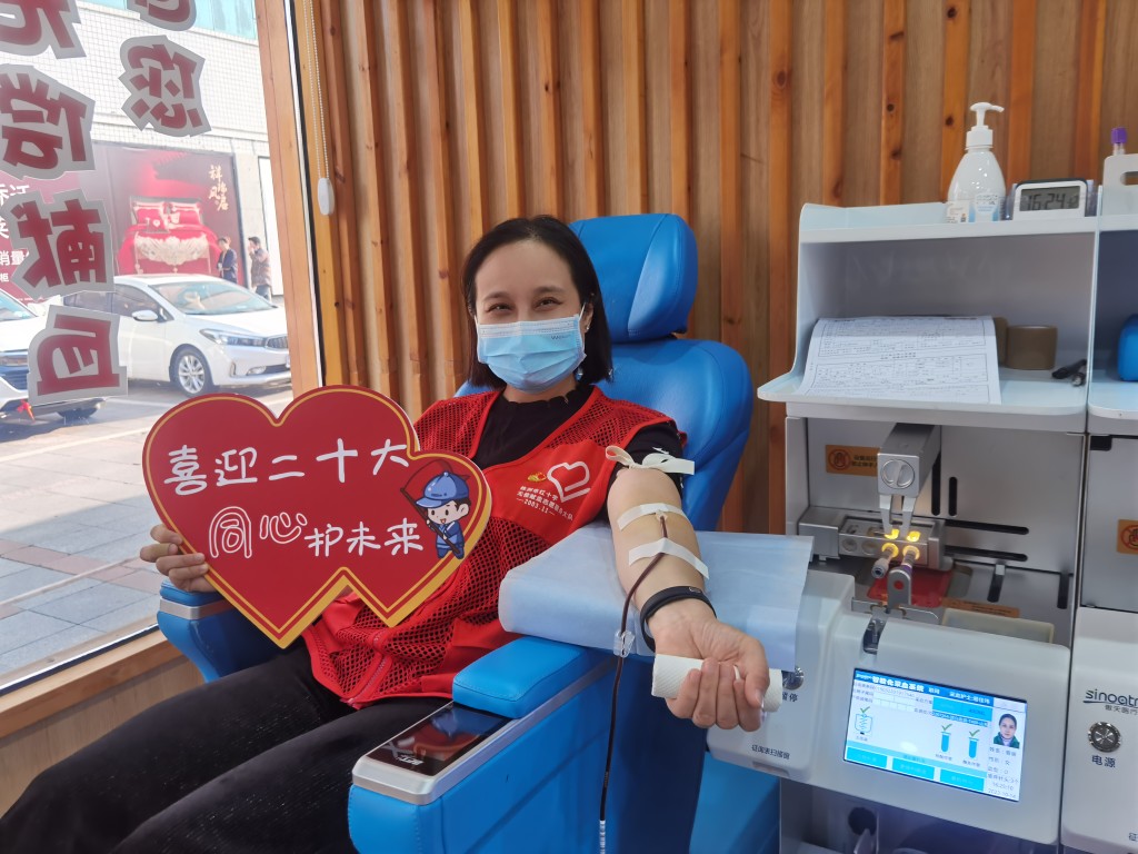 机关支部书记曾蓓曾蓓献血